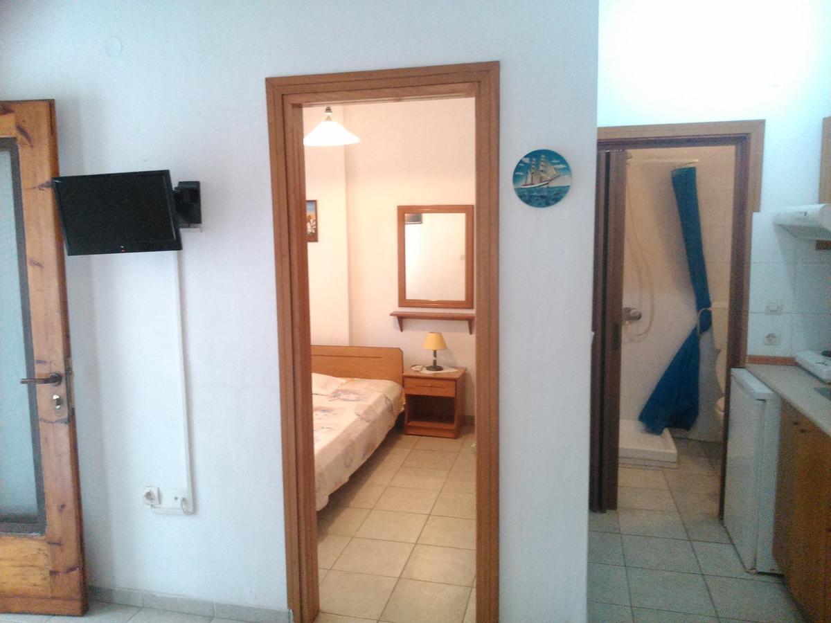Peristerianos Apartments Nea Skioni Exterior foto